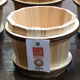 県産材のカラマツ、ヒノキ、クリ、サワラ、ケヤキなど7種類の端材を利用した多面体の樽の米屋鐵五郎のマルチミニ樽の写真
